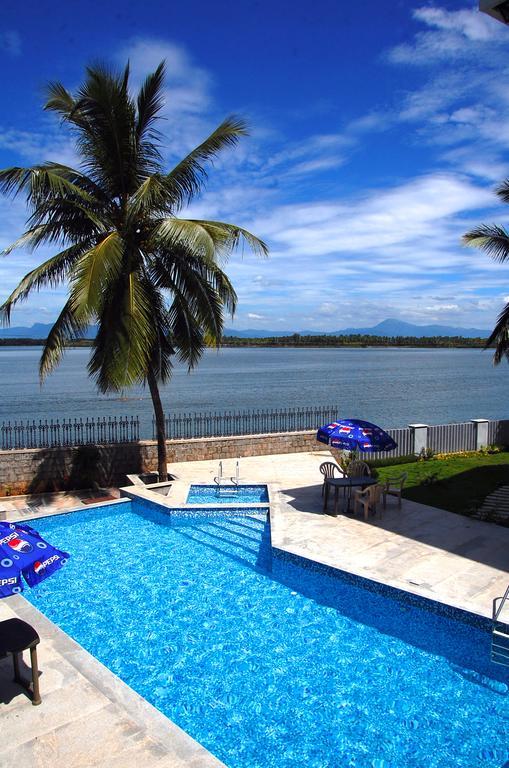 Hotel Blue Waters Kundapura Exterior foto