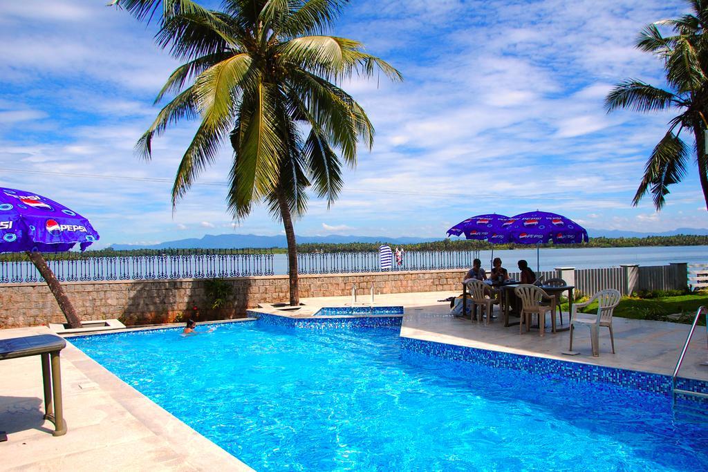 Hotel Blue Waters Kundapura Exterior foto