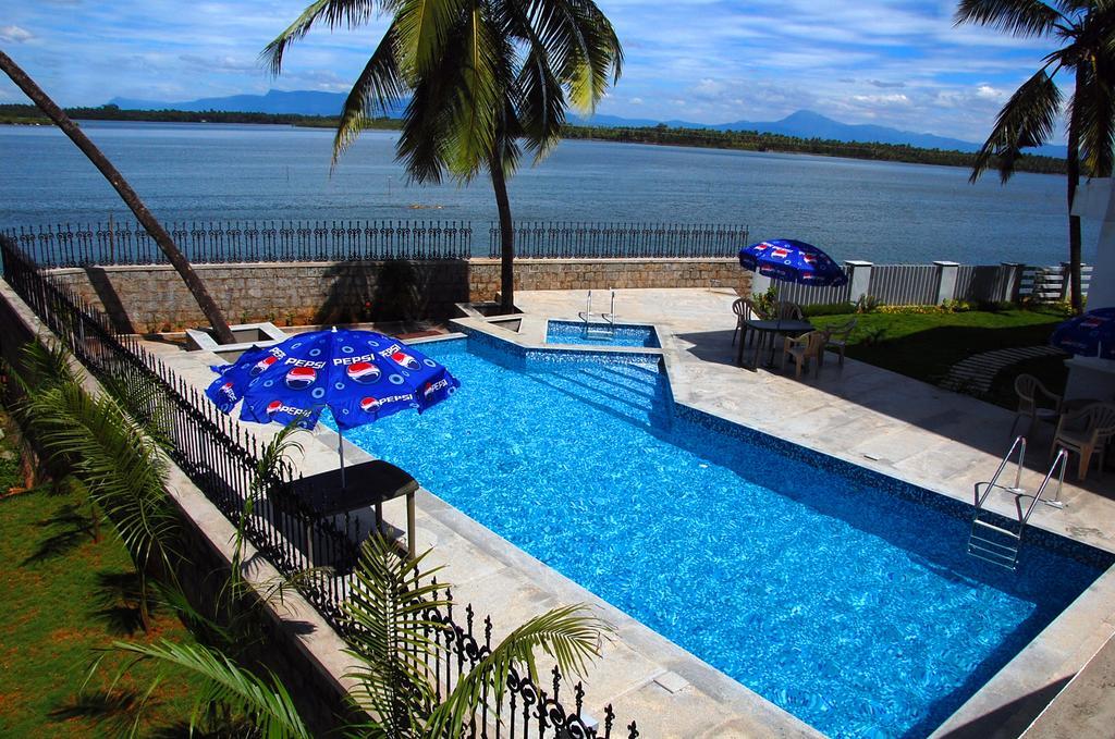 Hotel Blue Waters Kundapura Exterior foto
